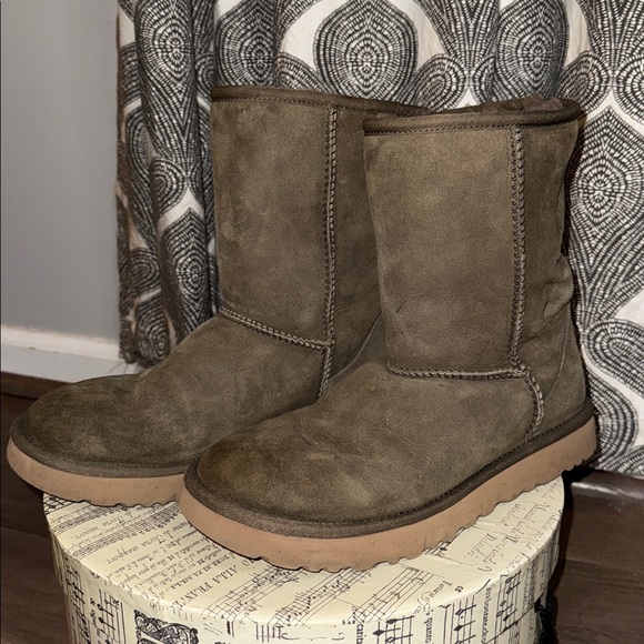 UGG Shoes - UGG Suede Classic Short Boots SZ 9